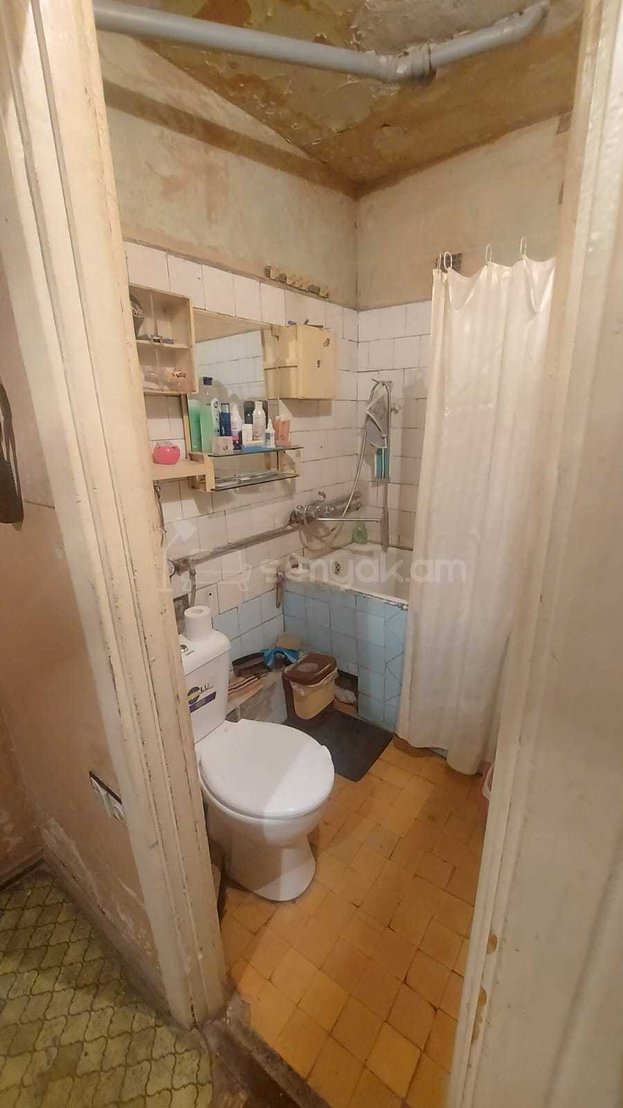 3 Սենյականոց Բնակարան, 63քմ, 2/4 հարկ, Նորմալ Վիճակում