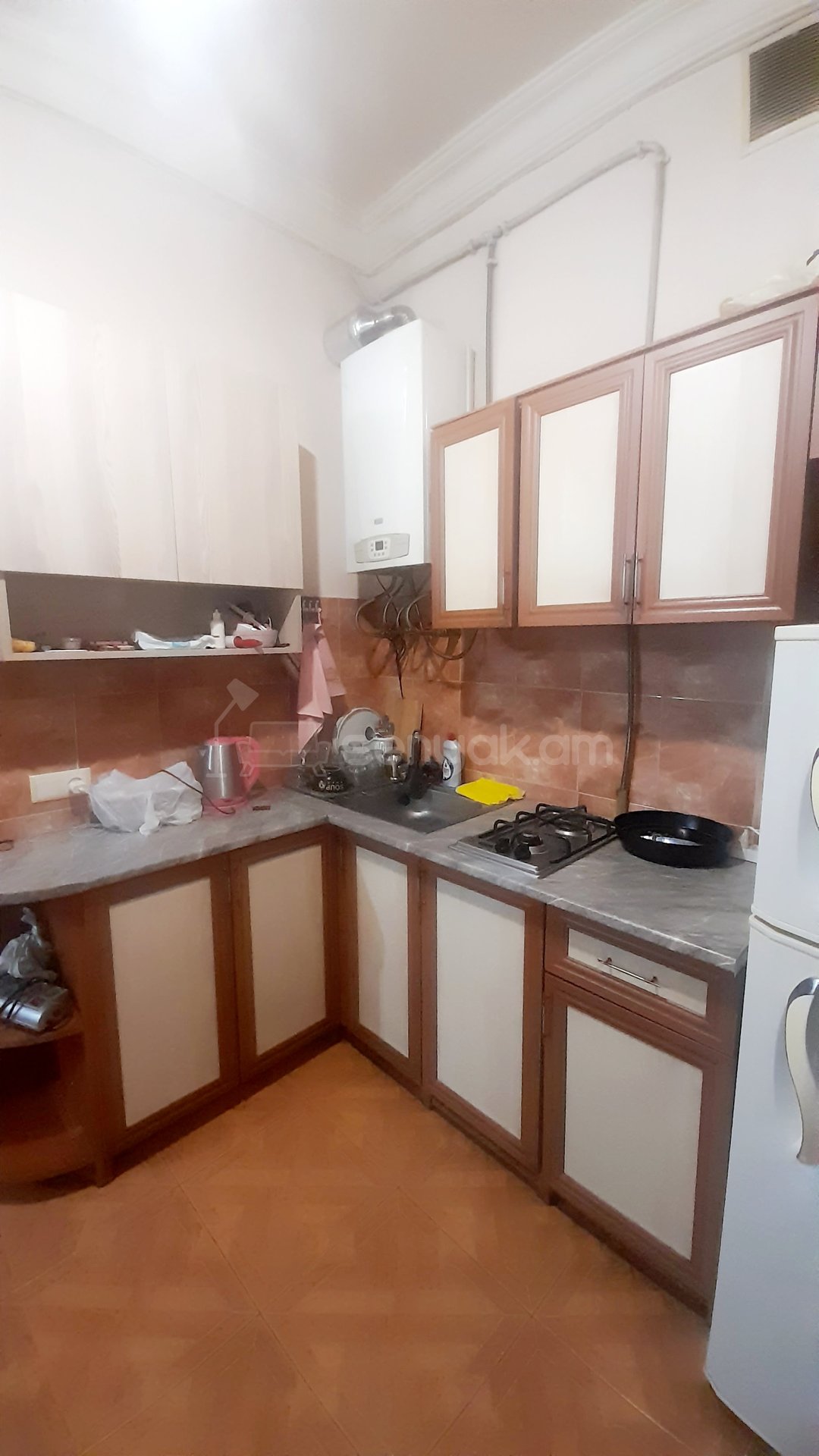 1 Սենյականոց Բնակարան Քարե Շենքում, 40քմ, 3/5 հարկ, Կապիտալ Վերանորոգված, Կահավորված, Արևկող