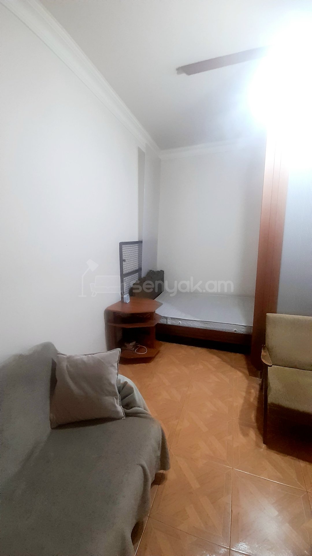 1 Սենյականոց Բնակարան Քարե Շենքում, 40քմ, 3/5 հարկ, Կապիտալ Վերանորոգված, Կահավորված, Արևկող