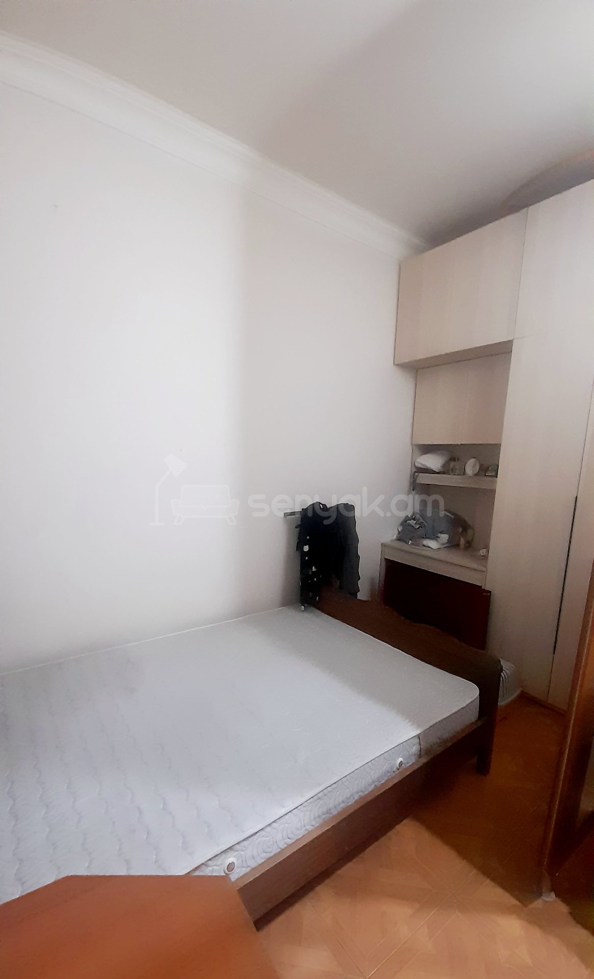 1 Սենյականոց Բնակարան Քարե Շենքում, 40քմ, 3/5 հարկ, Կապիտալ Վերանորոգված, Կահավորված, Արևկող