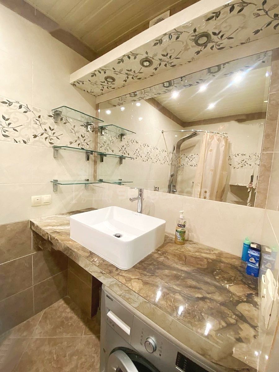 5 Սենյականոց Բնակարան Քարե Շենքում, 58քմ, 5/5 հարկ, Կապիտալ Վերանորոգված