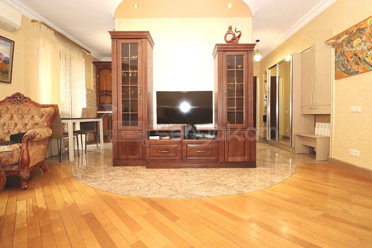 5 Սենյականոց Բնակարան Քարե Շենքում, 58քմ, 5/5 հարկ, Կապիտալ Վերանորոգված