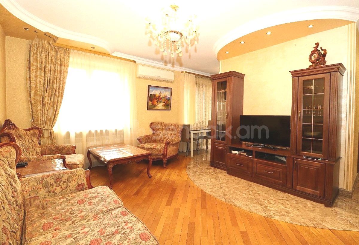 5 Սենյականոց Բնակարան Քարե Շենքում, 58քմ, 5/5 հարկ, Կապիտալ Վերանորոգված