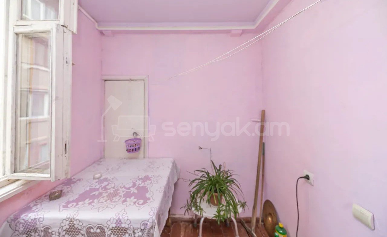 2 Սենյականոց Բնակարան Քարե Շենքում, 48քմ, 5/5 հարկ, Պետական Վիճակում