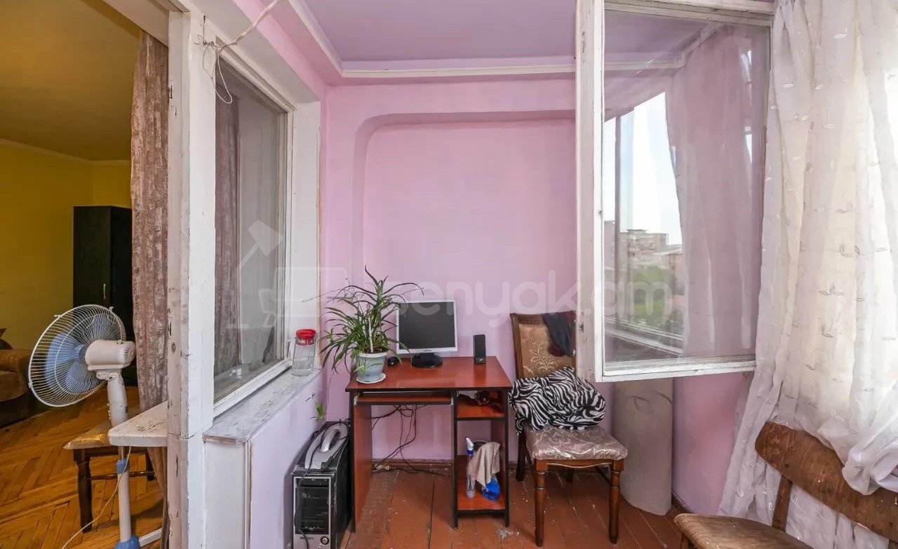 2 Սենյականոց Բնակարան Քարե Շենքում, 48քմ, 5/5 հարկ, Պետական Վիճակում