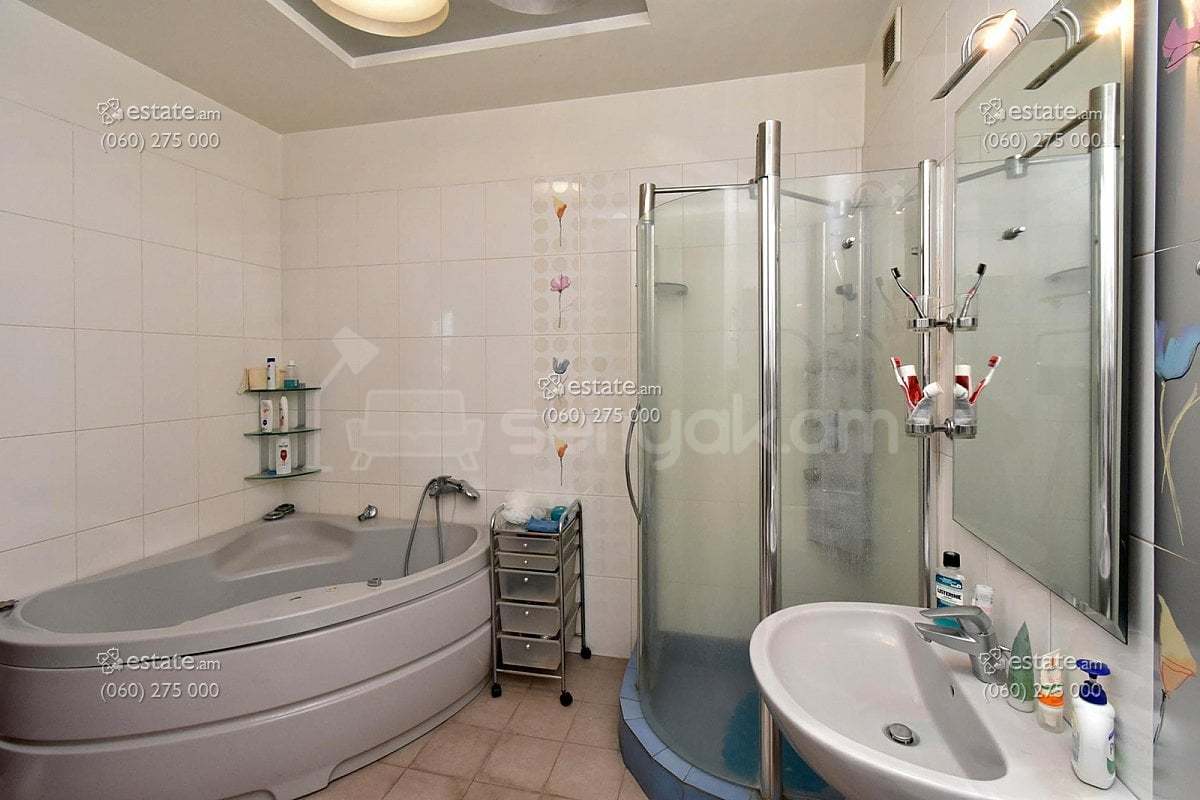 3 Սենյականոց Բնակարան Քարե Շենքում, 100քմ, 4/6 հարկ, Կապիտալ Վերանորոգված, Կահավորված, Արևկող