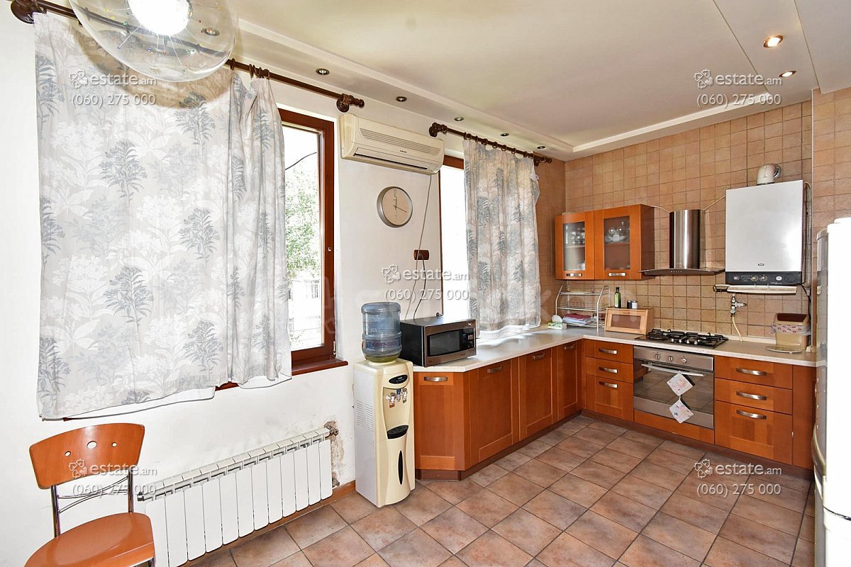 3 Սենյականոց Բնակարան Քարե Շենքում, 100քմ, 4/6 հարկ, Կապիտալ Վերանորոգված, Կահավորված, Արևկող