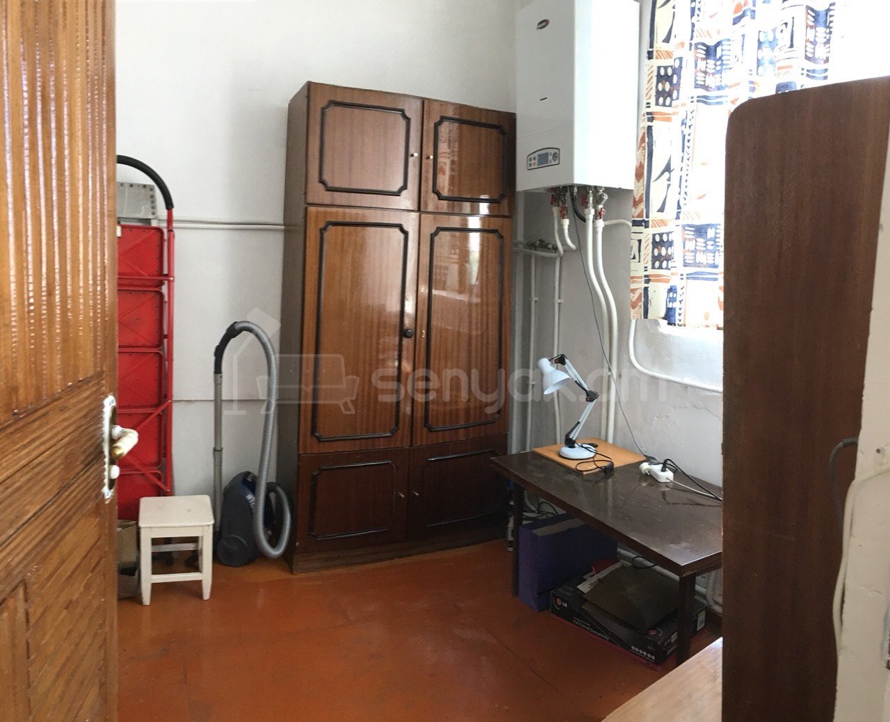 4 Սենյականոց Բնակարան Քարե Շենքում, 85քմ, 4/4 հարկ, Նորմալ Վիճակում, Կահավորված, Արևկող