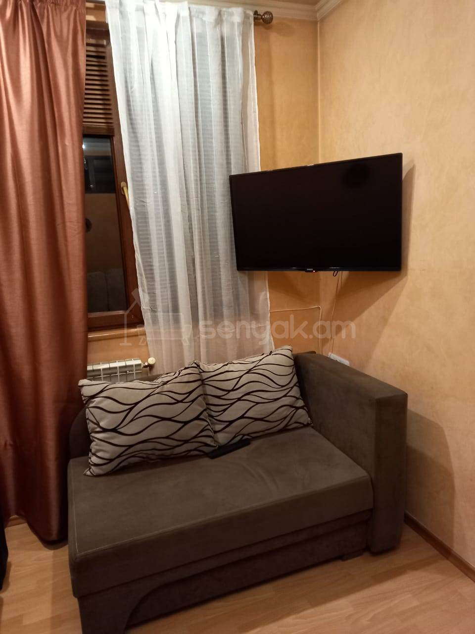 2 Սենյականոց Բնակարան, 40քմ, 6/9 հարկ, Նորմալ Վիճակում, Կահավորված, Արևկող