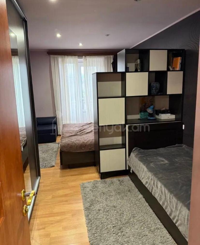 3 Սենյականոց Բնակարան Քարե Շենքում, 75քմ, 5/5 հարկ, Կապիտալ Վերանորոգված, Կահավորված, Արևկող