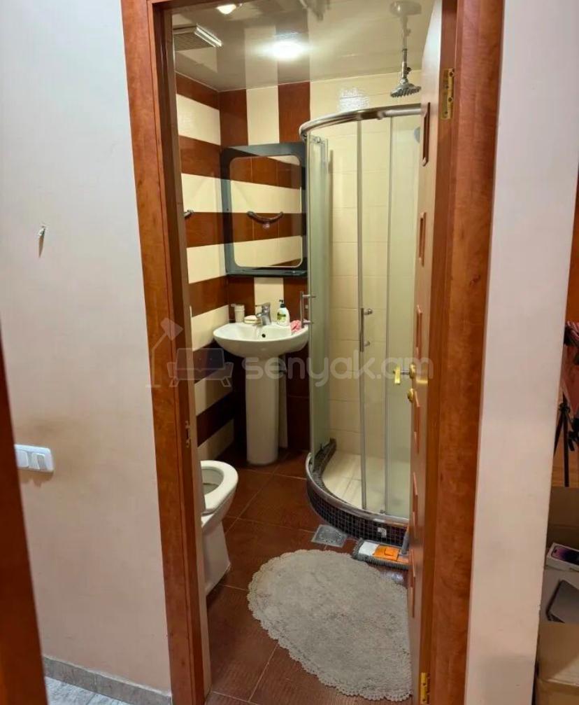 3 Սենյականոց Բնակարան Քարե Շենքում, 75քմ, 5/5 հարկ, Կապիտալ Վերանորոգված, Կահավորված, Արևկող