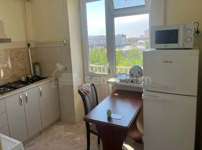 3 Սենյականոց Բնակարան Քարե Շենքում, 67քմ, 4/5 հարկ, Կապիտալ Վերանորոգված, Կահավորված, Արևկող