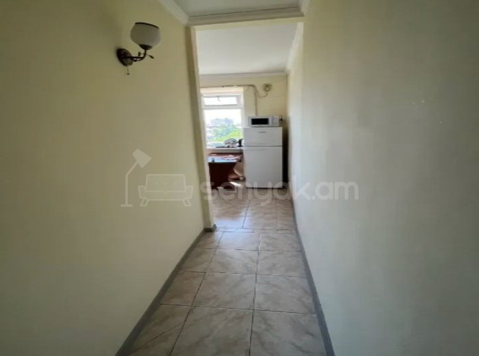 3 Սենյականոց Բնակարան Քարե Շենքում, 67քմ, 4/5 հարկ, Կապիտալ Վերանորոգված, Կահավորված, Արևկող