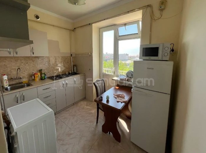 3 Սենյականոց Բնակարան Քարե Շենքում, 67քմ, 4/5 հարկ, Կապիտալ Վերանորոգված, Կահավորված, Արևկող