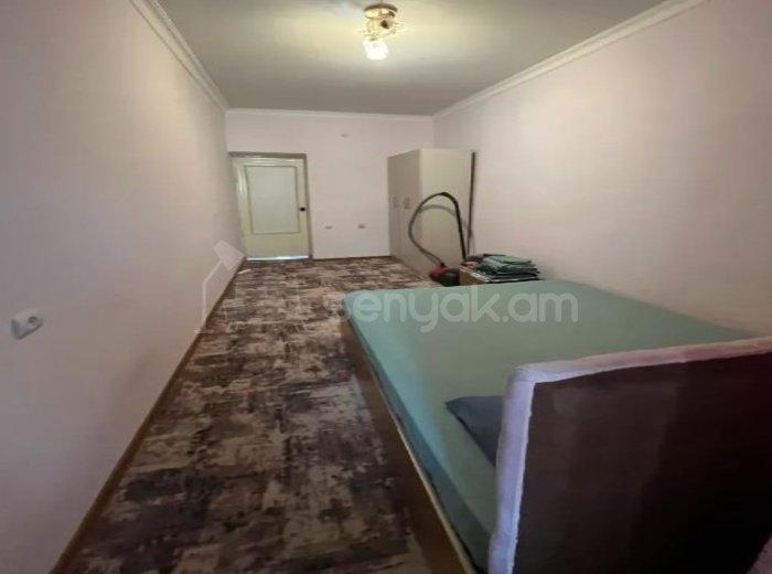 3 Սենյականոց Բնակարան Քարե Շենքում, 67քմ, 4/5 հարկ, Կապիտալ Վերանորոգված, Կահավորված, Արևկող