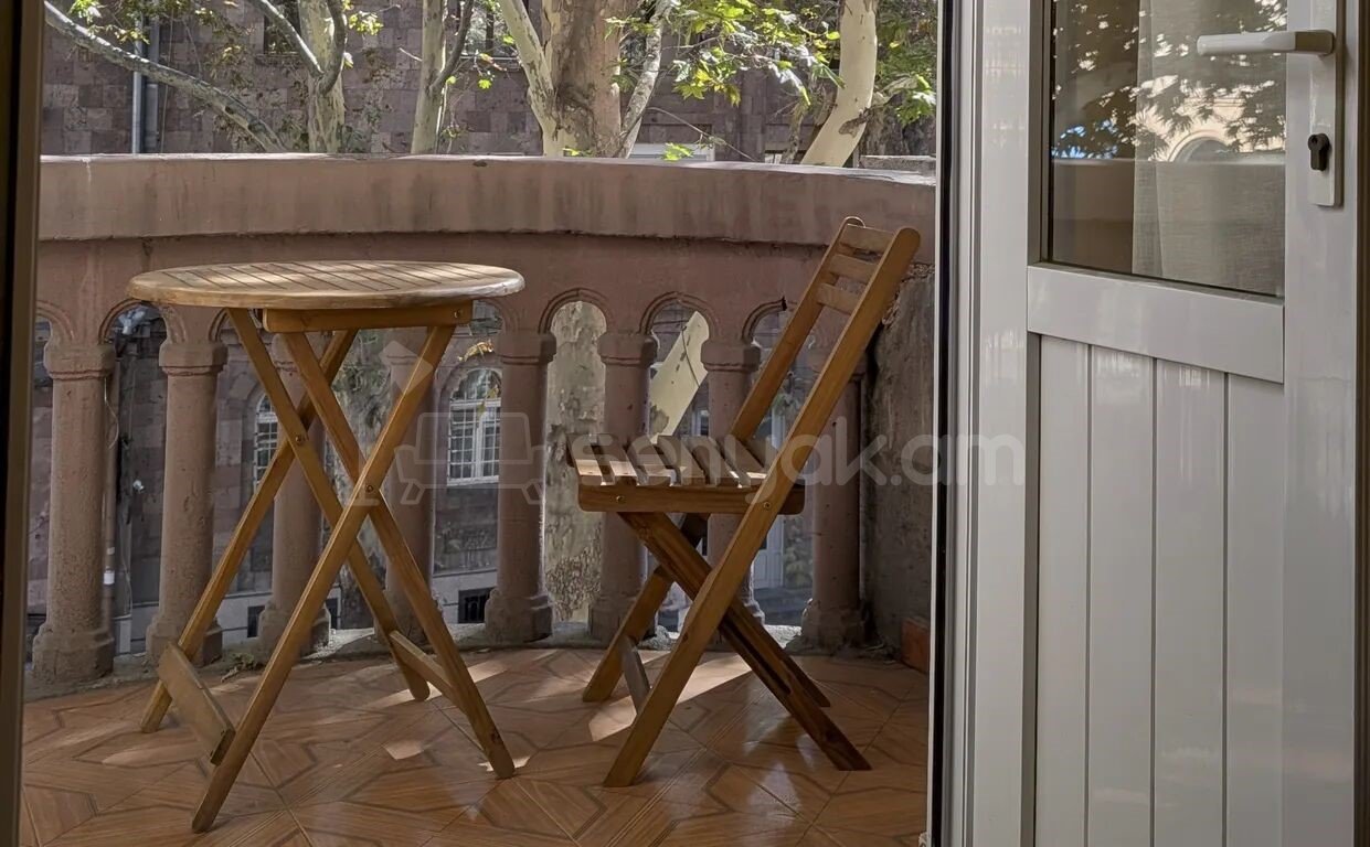 2 Սենյականոց Բնակարան Քարե Շենքում, 64քմ, 3/5 հարկ, Կապիտալ Վերանորոգված