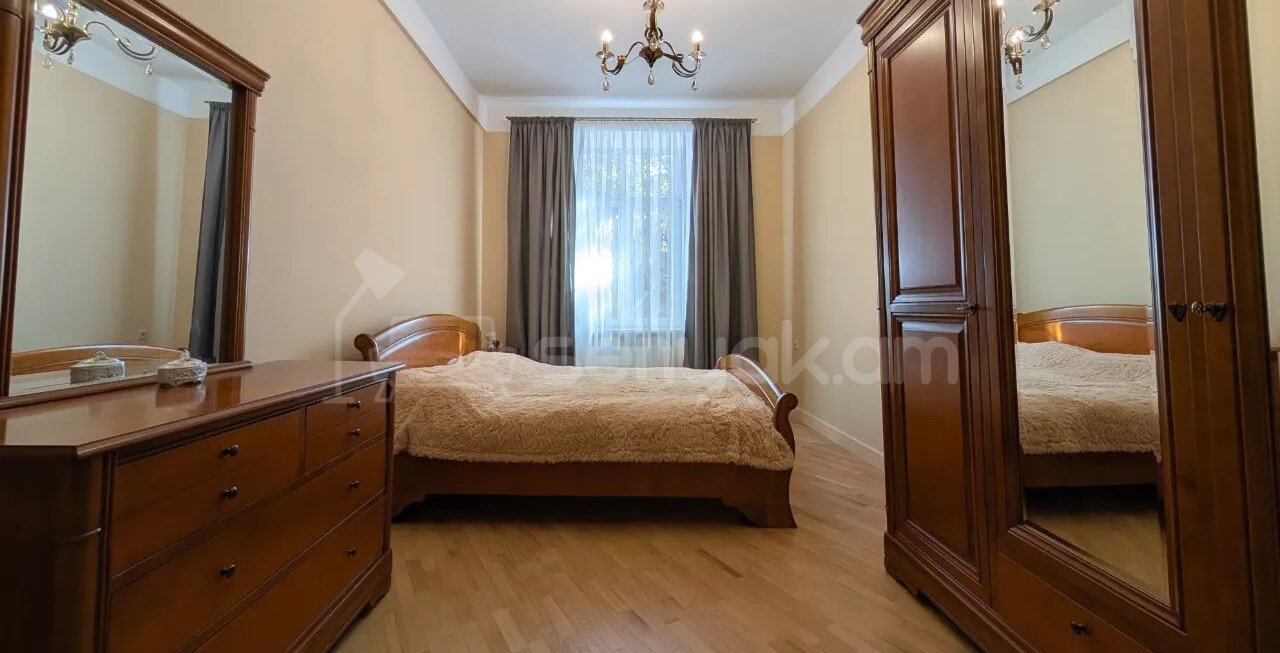 2 Սենյականոց Բնակարան Քարե Շենքում, 64քմ, 3/5 հարկ, Կապիտալ Վերանորոգված