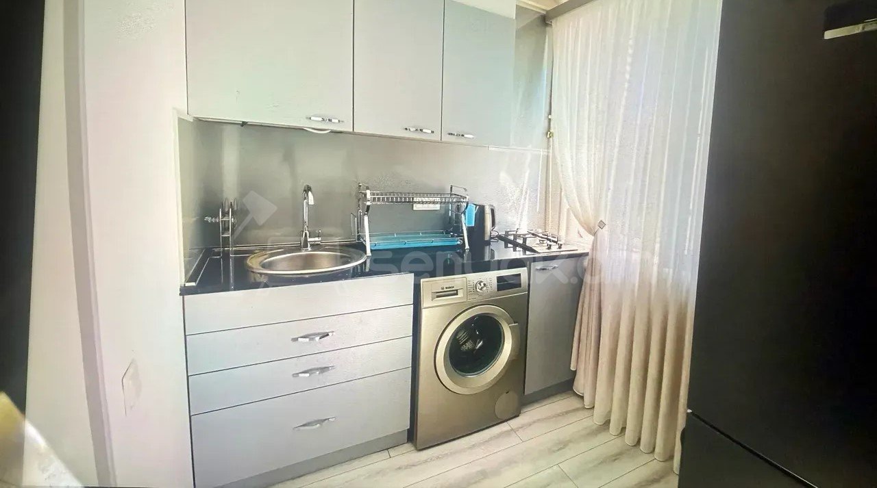 1 Սենյականոց Բնակարան Քարե Շենքում, 33քմ, 5/5 հարկ, Կապիտալ Վերանորոգված