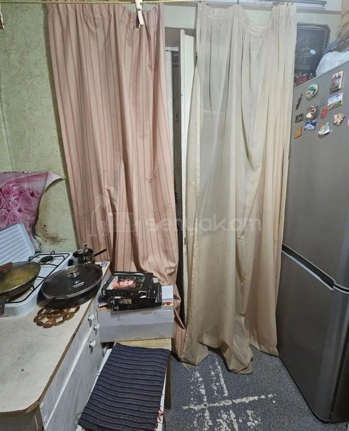 1 Սենյականոց Բնակարան Քարե Շենքում, 31քմ, 3/4 հարկ, Պետական Վիճակում