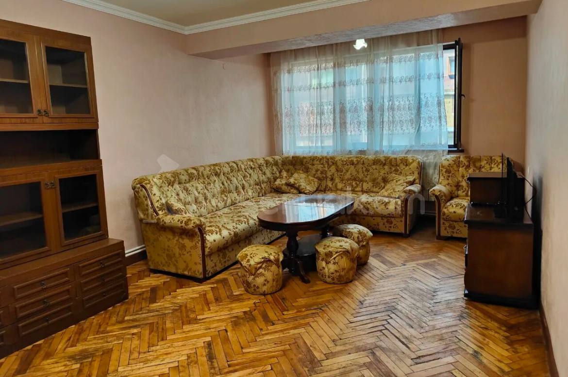 3 Սենյականոց Բնակարան Քարե Շենքում, 73քմ, 5/5 հարկ, Նորմալ Վիճակում, Կահավորված