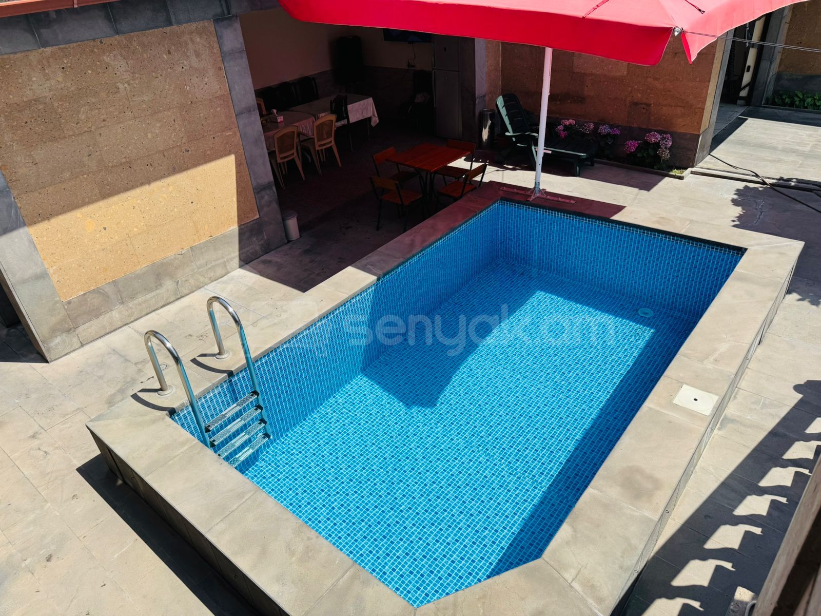 6 Սենյականոց Շքեղ Առանձնատուն, 250քմ, Կահավորված, Լողավազանով, Ավտոտնակով