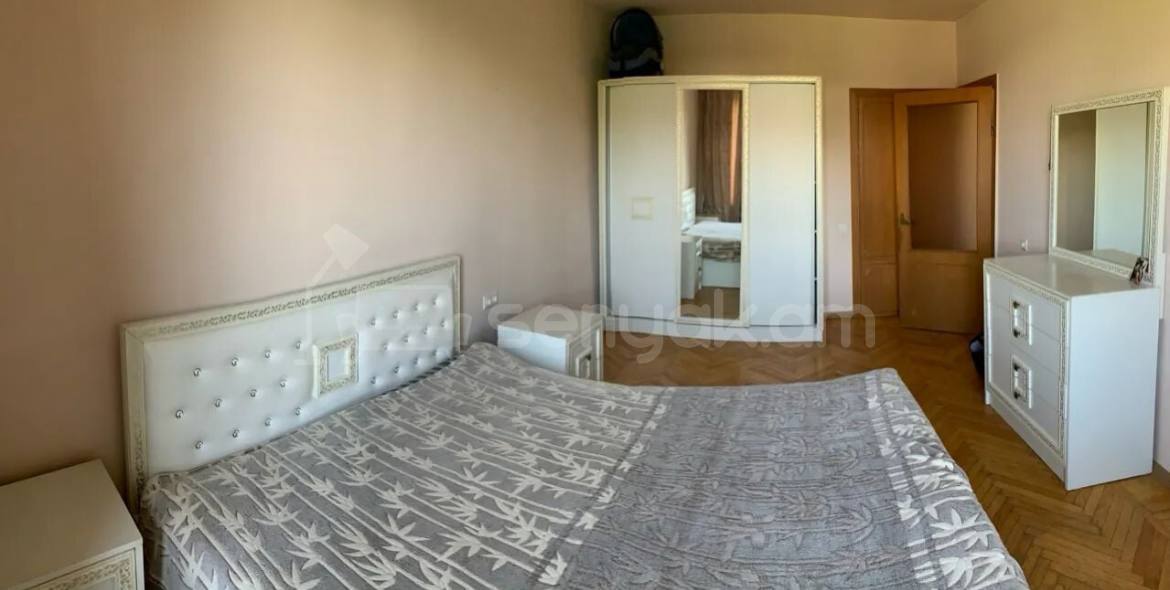 3 Սենյականոց Բնակարան Քարե Շենքում, 73քմ, 5/5 հարկ, Նորմալ Վիճակում