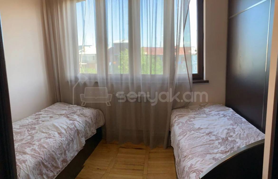 3 Սենյականոց Բնակարան Քարե Շենքում, 73քմ, 5/5 հարկ, Նորմալ Վիճակում