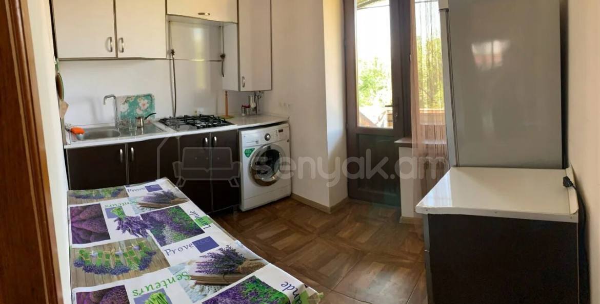 3 Սենյականոց Բնակարան Քարե Շենքում, 73քմ, 5/5 հարկ, Նորմալ Վիճակում