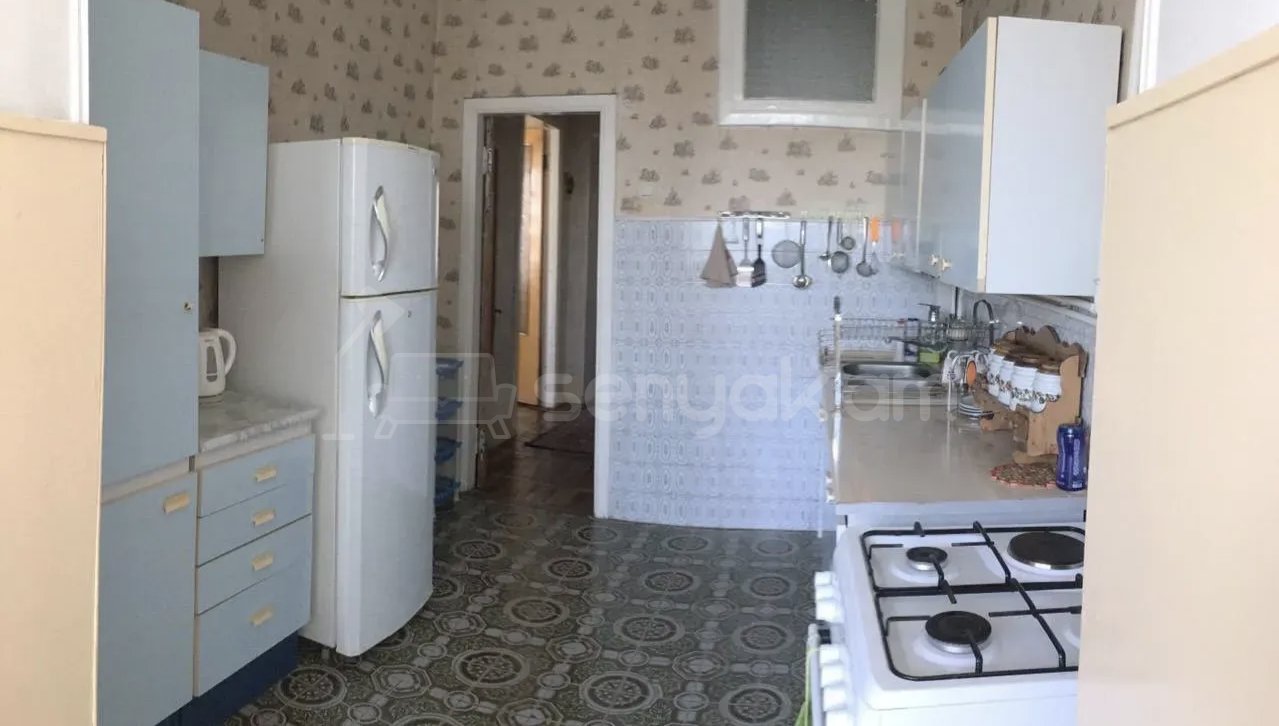 2 Սենյականոց Բնակարան Քարե Շենքում, 72քմ, 3/5 հարկ, Նորմալ Վիճակում, Կահավորված, Արևկող