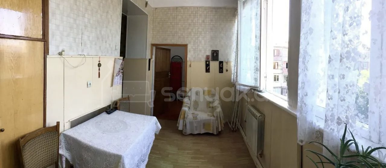 2 Սենյականոց Բնակարան Քարե Շենքում, 72քմ, 3/5 հարկ, Նորմալ Վիճակում, Կահավորված, Արևկող