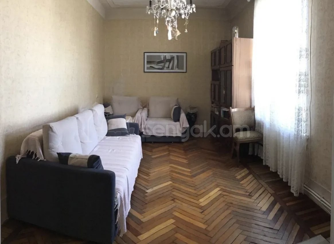 2 Սենյականոց Բնակարան Քարե Շենքում, 72քմ, 3/5 հարկ, Նորմալ Վիճակում, Կահավորված, Արևկող