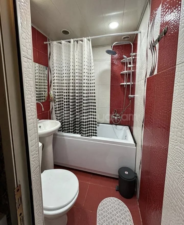 2 Սենյականոց Բնակարան Քարե Շենքում, 52քմ, 3/5 հարկ, Նորմալ Վիճակում, Կահավորված