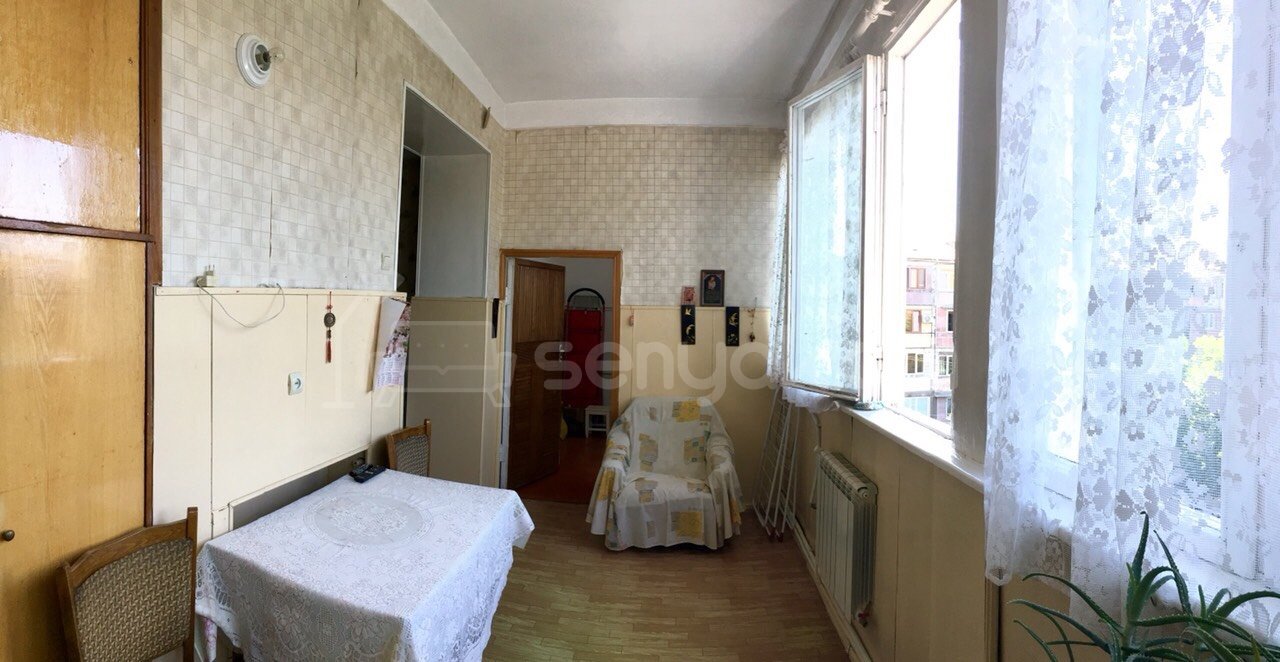 4 Սենյականոց Բնակարան Քարե Շենքում, 85քմ, 4/4 հարկ, Նորմալ Վիճակում, Կահավորված, Արևկող