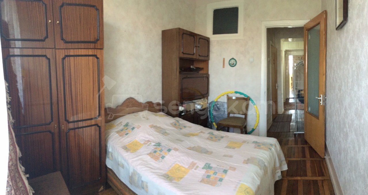 4 Սենյականոց Բնակարան Քարե Շենքում, 85քմ, 4/4 հարկ, Նորմալ Վիճակում, Կահավորված, Արևկող