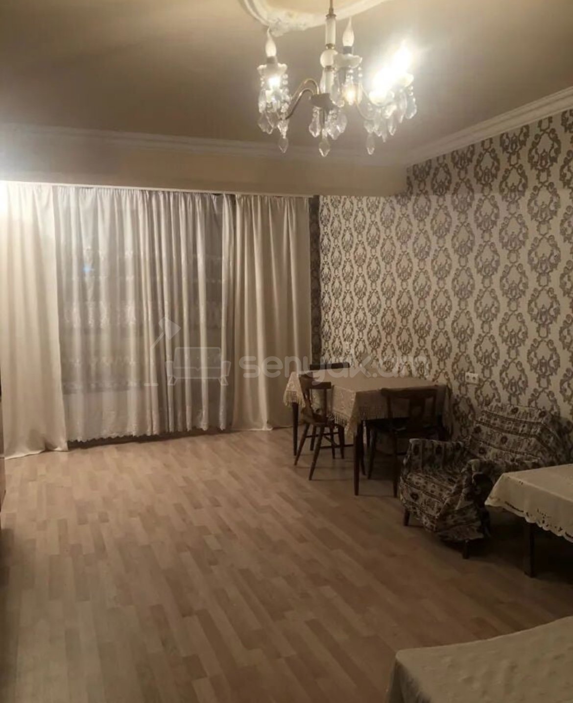 3 Սենյականոց Բնակարան Քարե Շենքում, 85քմ, 3/5 հարկ, Կապիտալ Վերանորոգված, Կահավորված, Արևկող