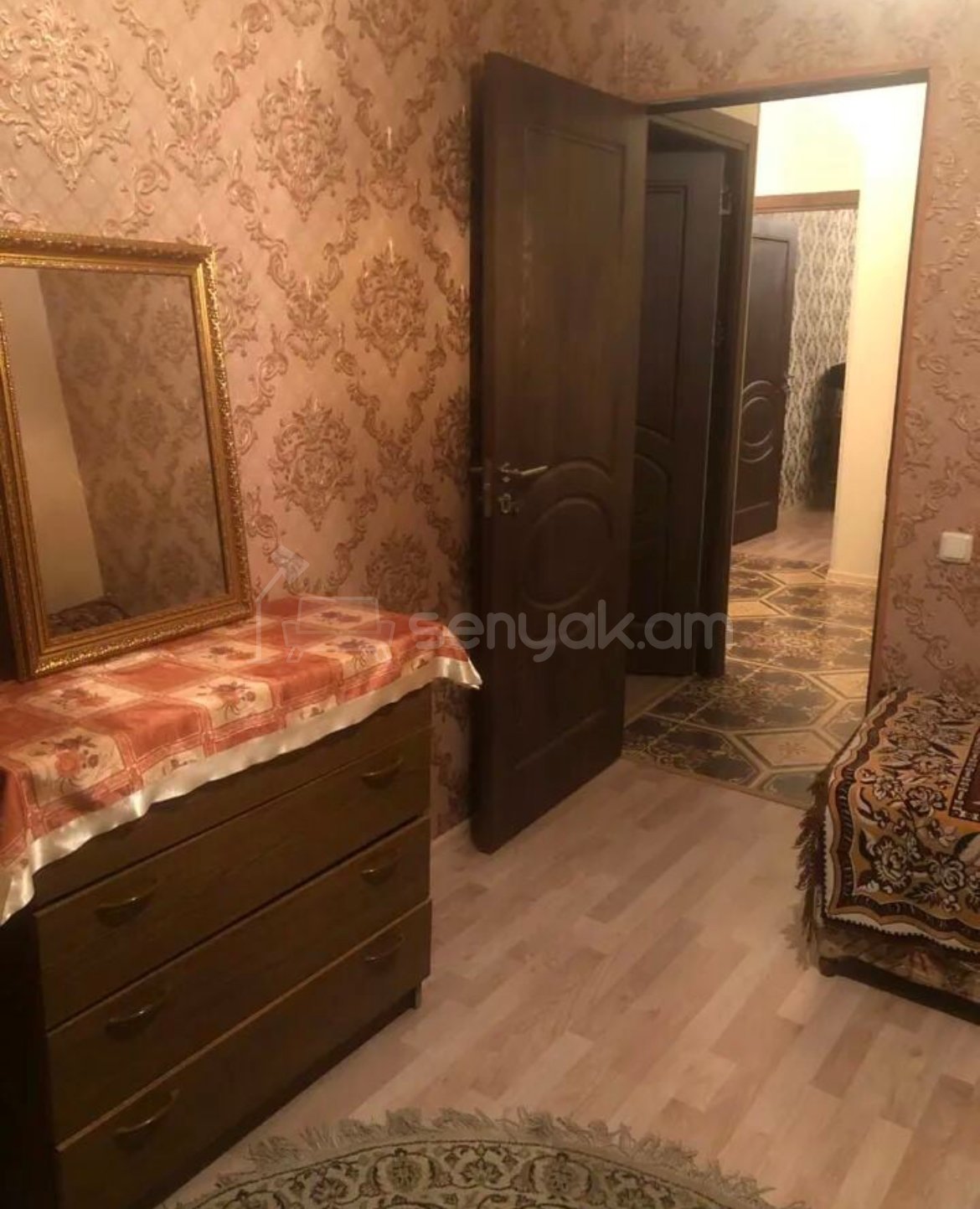 3 Սենյականոց Բնակարան Քարե Շենքում, 85քմ, 3/5 հարկ, Կապիտալ Վերանորոգված, Կահավորված, Արևկող