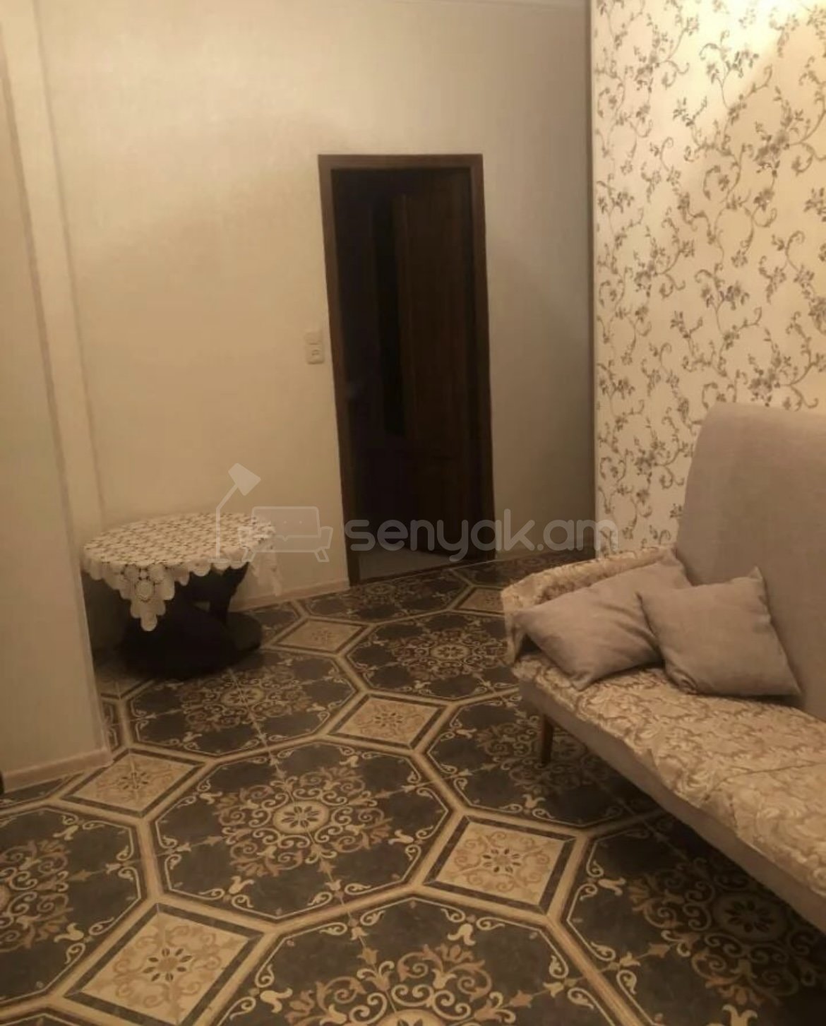 3 Սենյականոց Բնակարան Քարե Շենքում, 85քմ, 3/5 հարկ, Կապիտալ Վերանորոգված, Կահավորված, Արևկող