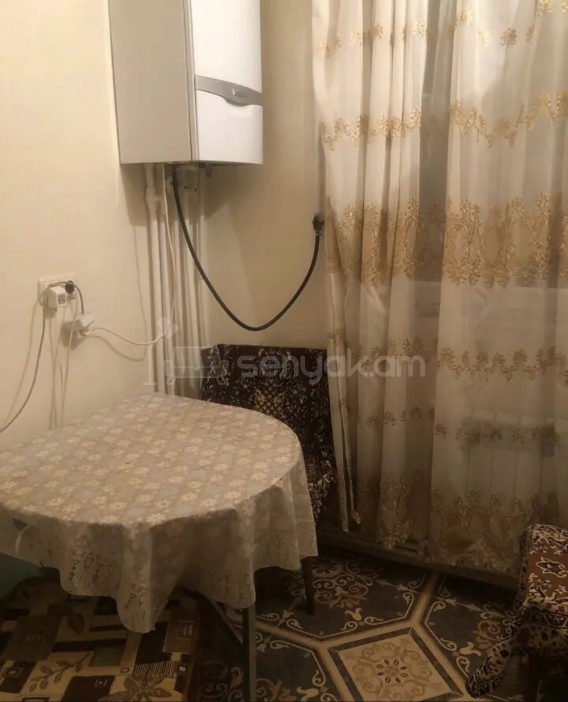 3 Սենյականոց Բնակարան Քարե Շենքում, 85քմ, 3/5 հարկ, Կապիտալ Վերանորոգված, Կահավորված, Արևկող