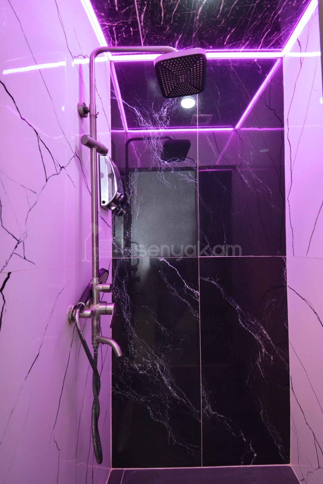 4 Սենյականոց Բնակարան Քարե Շենքում, 86քմ, 1/4 հարկ, Կապիտալ Վերանորոգված