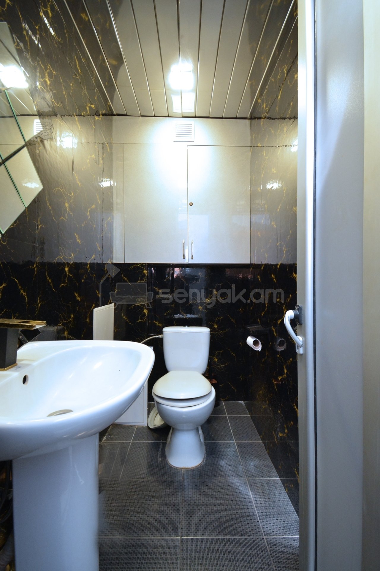 4 Սենյականոց Բնակարան Քարե Շենքում, 86քմ, 1/4 հարկ, Կապիտալ Վերանորոգված