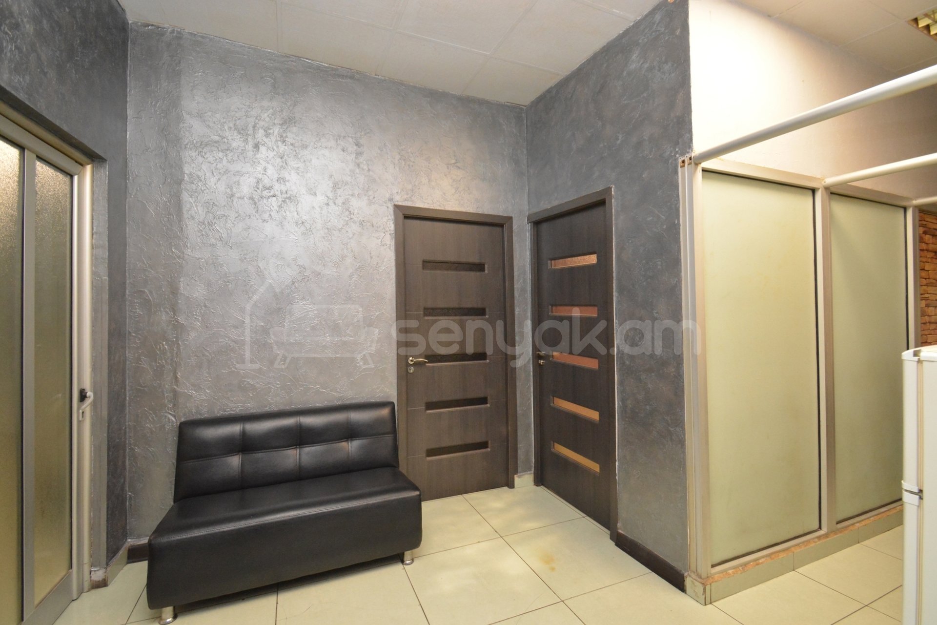 4 Սենյականոց Բնակարան Քարե Շենքում, 86քմ, 1/4 հարկ, Կապիտալ Վերանորոգված