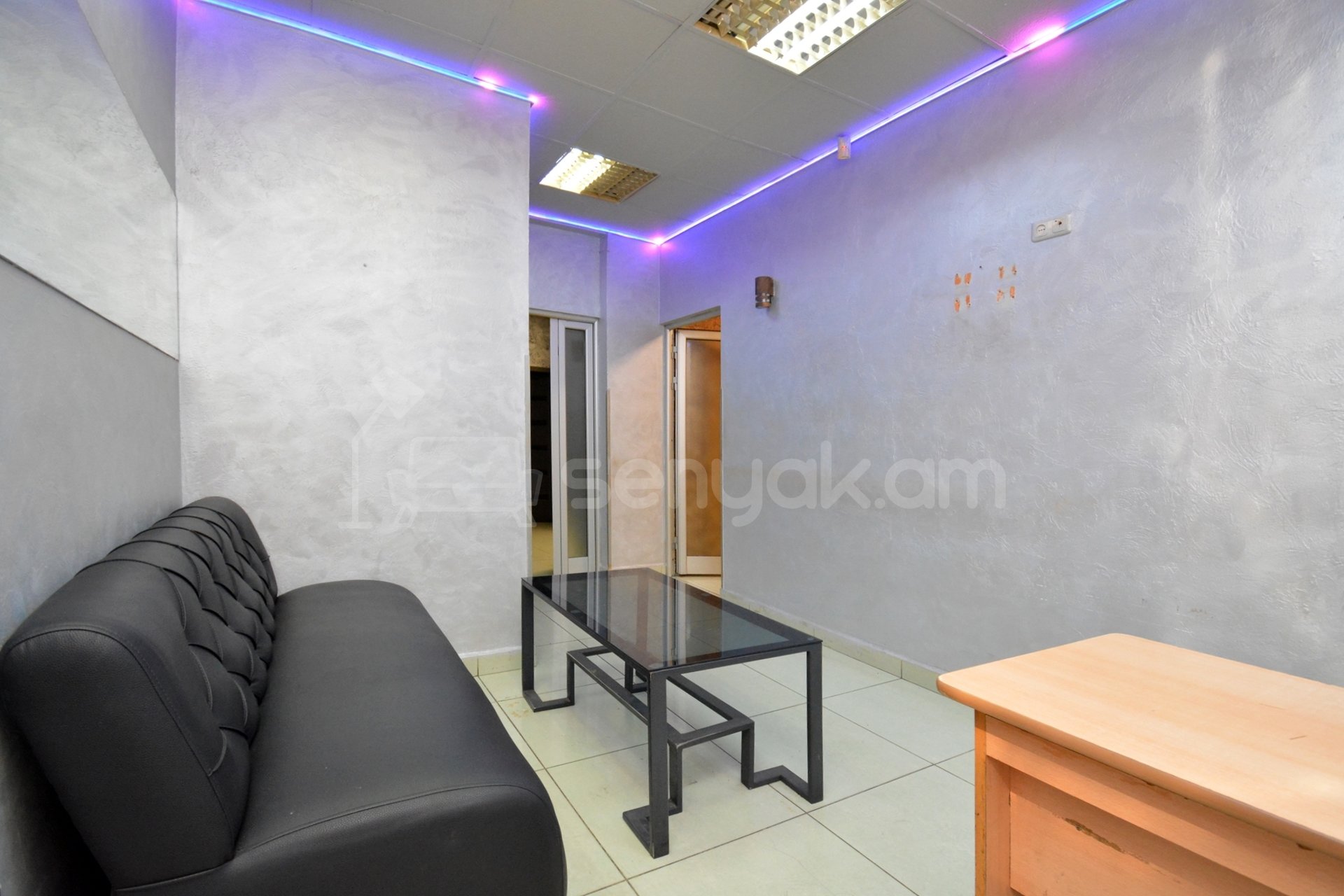 4 Սենյականոց Բնակարան Քարե Շենքում, 86քմ, 1/4 հարկ, Կապիտալ Վերանորոգված