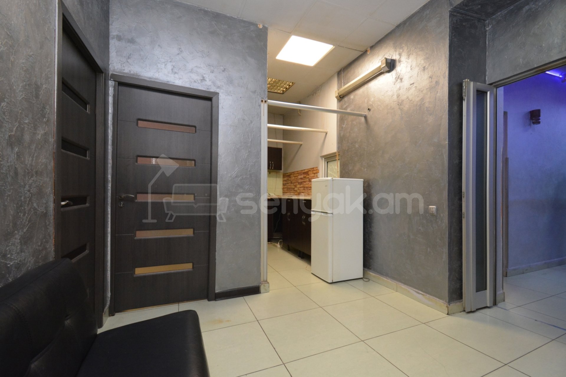 4 Սենյականոց Բնակարան Քարե Շենքում, 86քմ, 1/4 հարկ, Կապիտալ Վերանորոգված