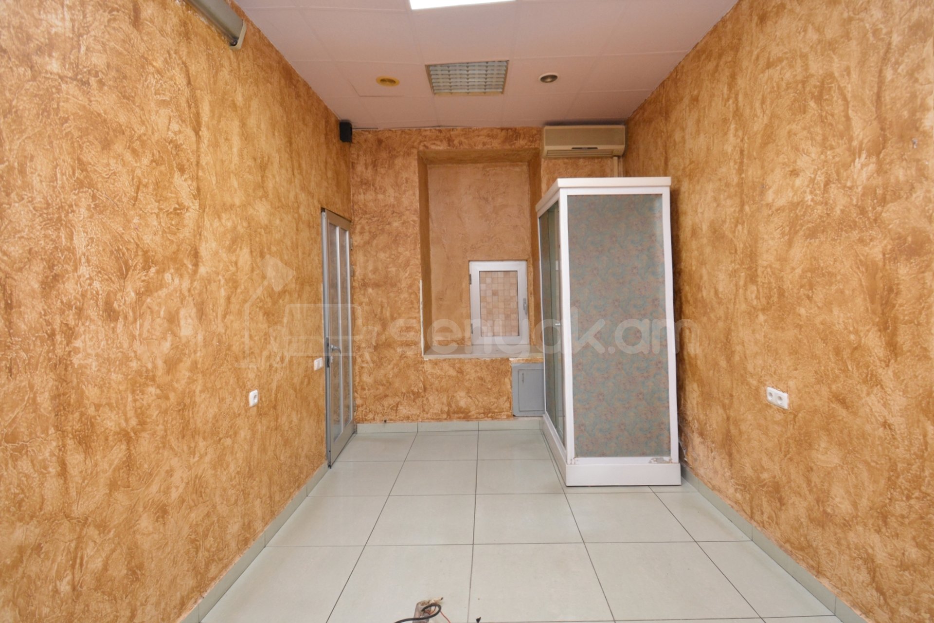 4 Սենյականոց Բնակարան Քարե Շենքում, 86քմ, 1/4 հարկ, Կապիտալ Վերանորոգված