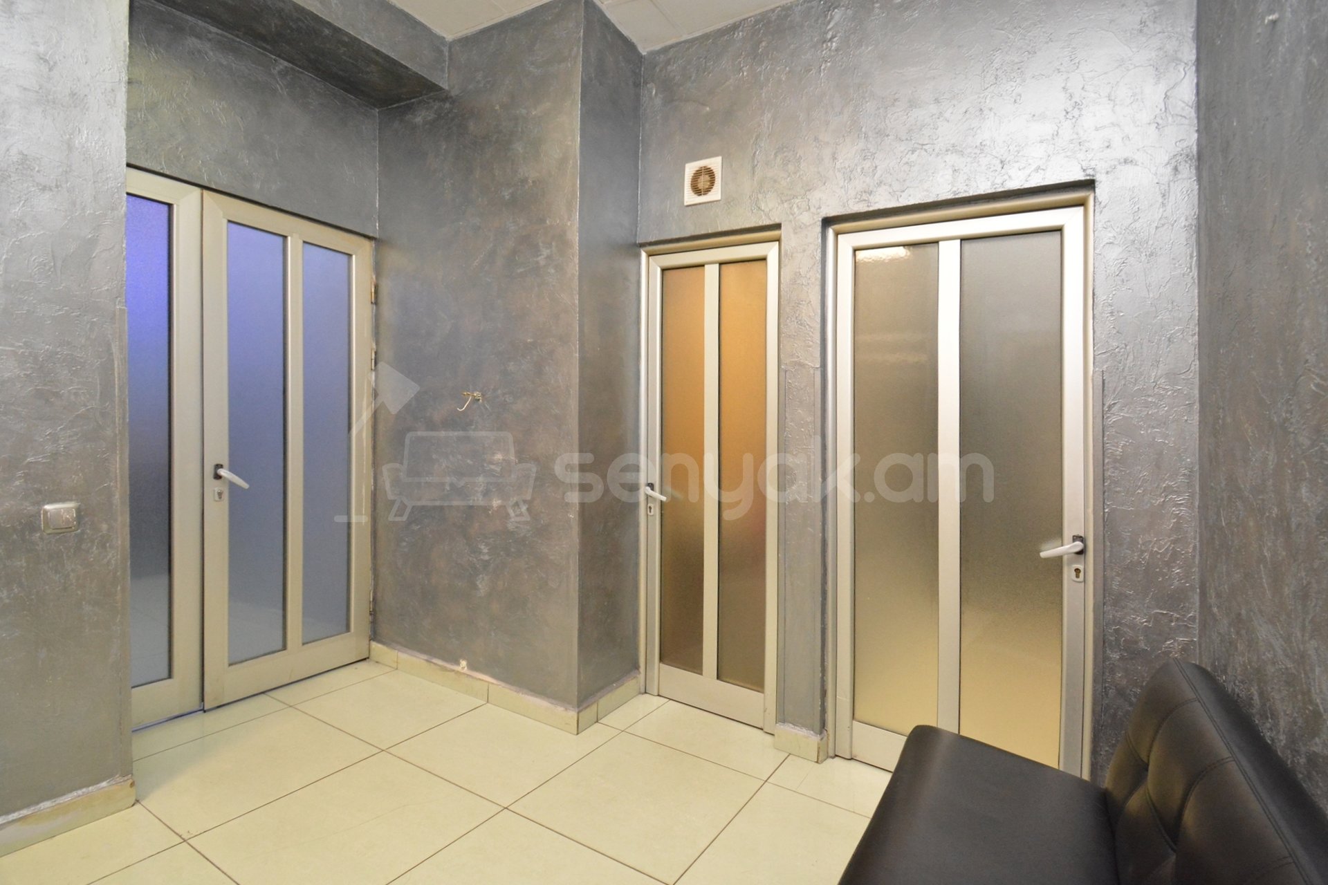 4 Սենյականոց Բնակարան Քարե Շենքում, 86քմ, 1/4 հարկ, Կապիտալ Վերանորոգված