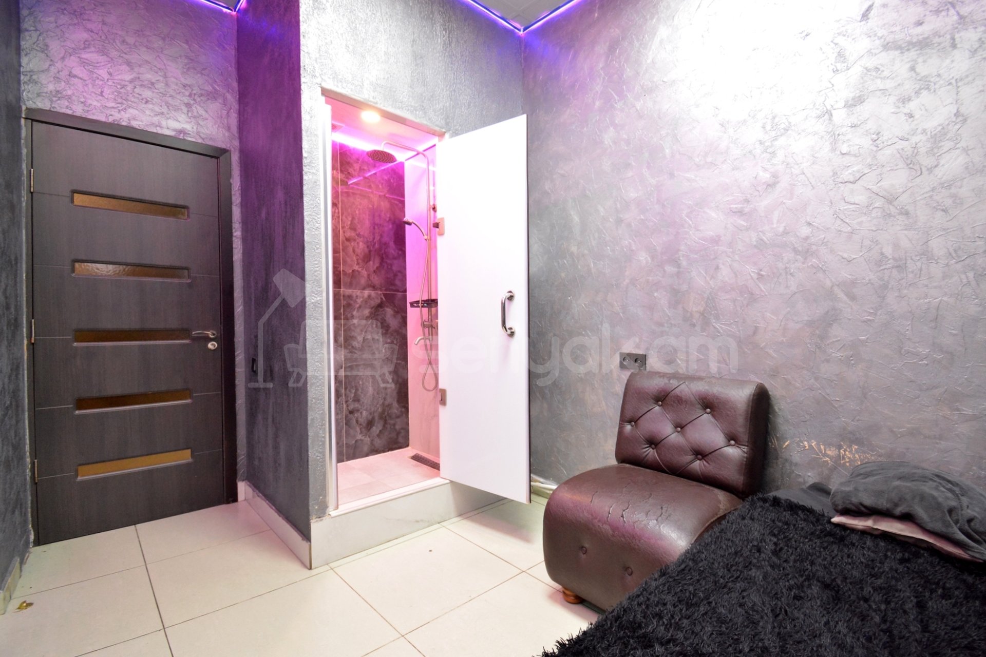 4 Սենյականոց Բնակարան Քարե Շենքում, 86քմ, 1/4 հարկ, Կապիտալ Վերանորոգված