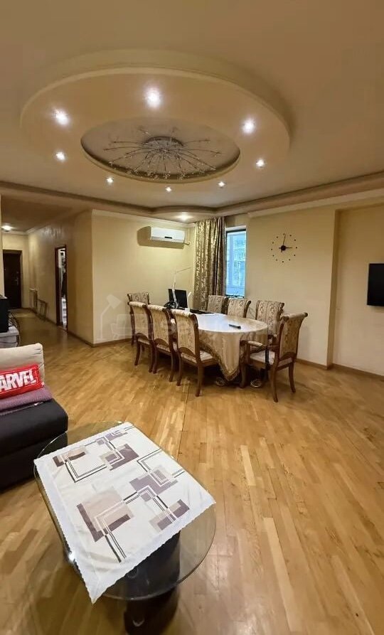 3 Սենյականոց Բնակարան Քարե Շենքում, 100քմ, 2/2 հարկ, Կապիտալ Վերանորոգված