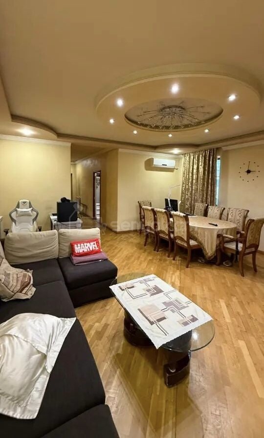 3 Սենյականոց Բնակարան Քարե Շենքում, 100քմ, 2/2 հարկ, Կապիտալ Վերանորոգված