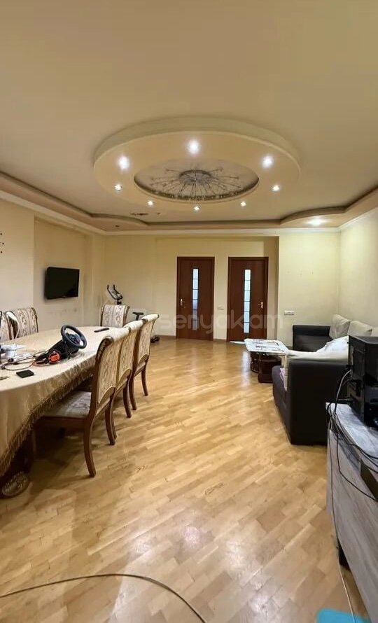 3 Սենյականոց Բնակարան Քարե Շենքում, 100քմ, 2/2 հարկ, Կապիտալ Վերանորոգված