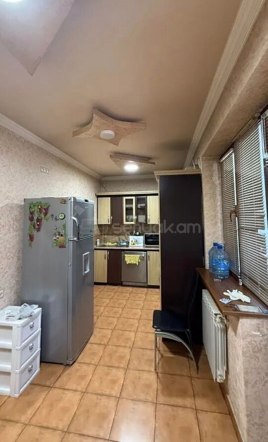 3 Սենյականոց Բնակարան Քարե Շենքում, 100քմ, 2/2 հարկ, Կապիտալ Վերանորոգված